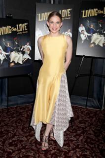 Anna Chlumsky feet photo thumbnail