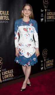 Anna Chlumsky feet photo thumbnail
