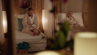 Anna Chlumsky feet photo thumbnail