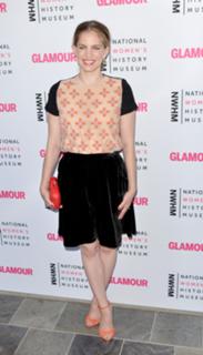 Anna Chlumsky feet photo thumbnail