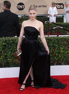 Anna Chlumsky feet photo thumbnail