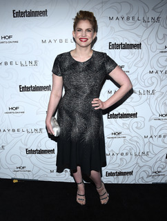 Anna Chlumsky feet photo thumbnail