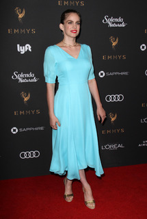 Anna Chlumsky feet photo thumbnail
