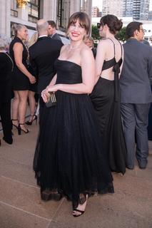 Anna Chlumsky feet photo thumbnail