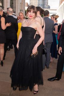 Anna Chlumsky feet photo thumbnail