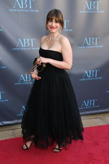 Anna Chlumsky feet photo thumbnail