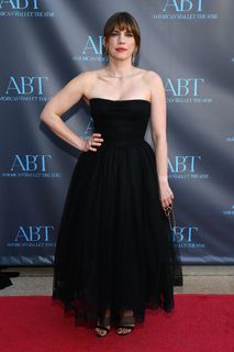 Anna Chlumsky feet photo 4