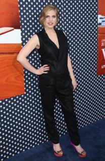 Anna Chlumsky feet photo thumbnail