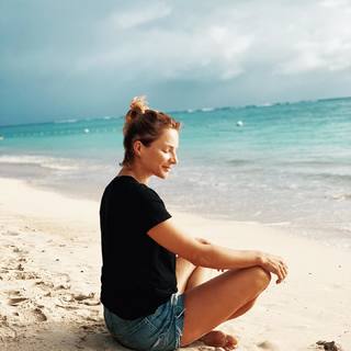 Anna Dereszowska feet photo thumbnail