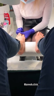 Anna Dereszowska feet photo thumbnail