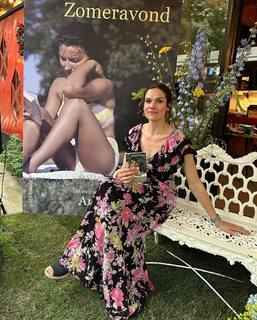 Anna Drijver feet photo 2