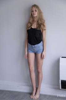 Anna Ewers feet photo 1