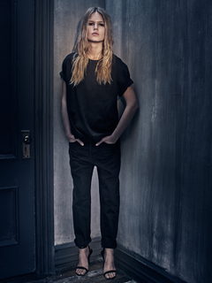 Anna Ewers feet photo 1