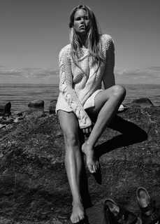 Anna Ewers feet photo 3