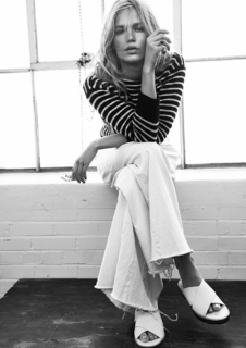 Anna Ewers feet photo 14