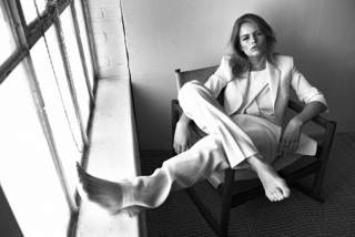Anna Ewers feet photo 13