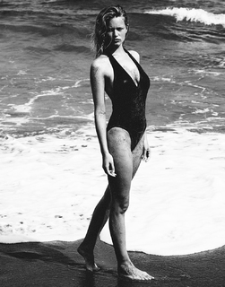 Anna Ewers feet photo 18
