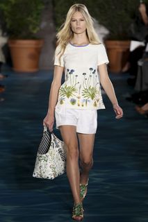 Anna Ewers feet photo 7