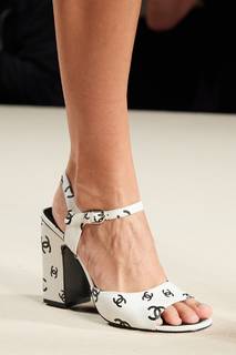 Anna Ewers feet photo 8