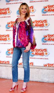 Anna Falchi feet photo thumbnail