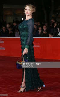 Anna Falchi feet photo thumbnail