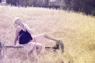 Anna Faris feet photo thumbnail