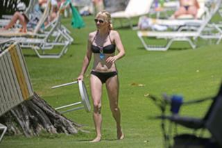 Anna Faris feet photo thumbnail