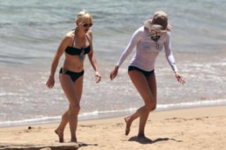 Anna Faris feet photo thumbnail