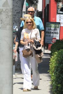 Anna Faris feet photo thumbnail