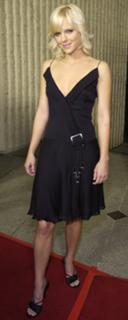 Anna Faris feet photo thumbnail
