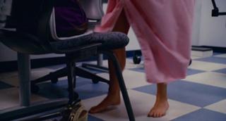 Anna Faris feet photo thumbnail