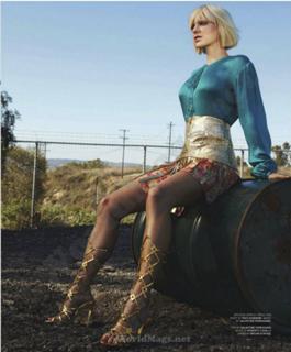 Anna Faris feet photo thumbnail