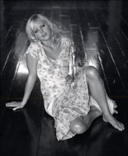 Anna Faris feet photo thumbnail