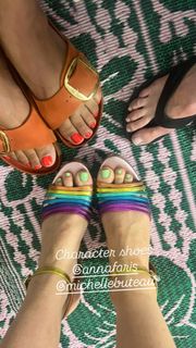 Anna Faris feet photo 1