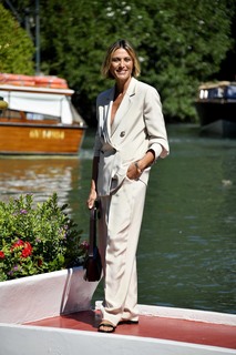 Anna Foglietta feet photo 12
