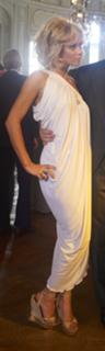 Anna Friel feet photo thumbnail