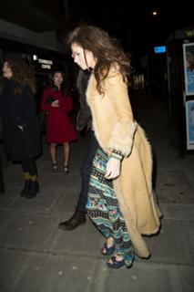 Anna Friel feet photo thumbnail