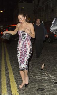 Anna Friel feet photo thumbnail