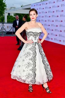 Anna Friel feet photo thumbnail