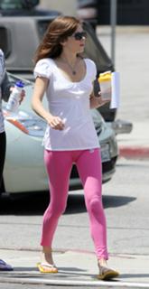 Anna Friel feet photo thumbnail