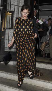 Anna Friel feet photo thumbnail