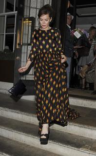 Anna Friel feet photo thumbnail