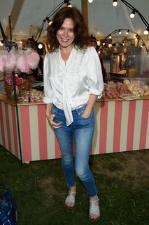 Anna Friel feet photo thumbnail