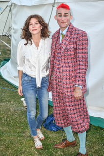 Anna Friel feet photo thumbnail