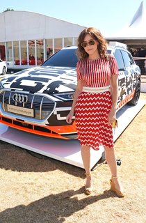 Anna Friel feet photo thumbnail