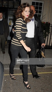 Anna Friel feet photo thumbnail