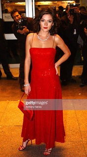 Anna Friel feet photo thumbnail