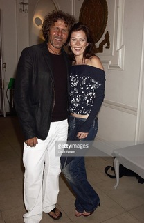 Anna Friel feet photo thumbnail