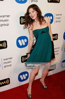 Anna Friel feet photo thumbnail