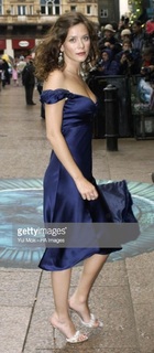 Anna Friel feet photo thumbnail